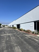 2141 E Philadelphia St, Ontario, CA à louer Photo intérieure– Image 2 sur 11