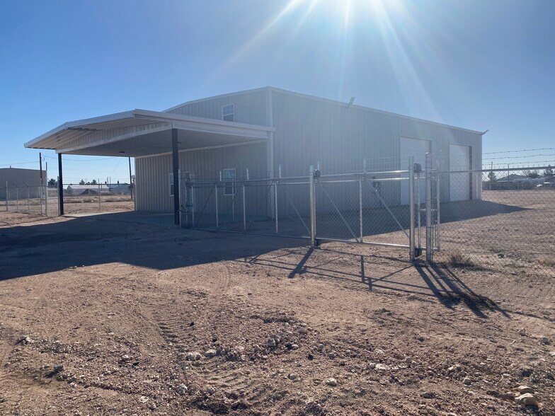 852 W 31st St, Monahans, TX à louer - Photo de l’immeuble – Image 2 sur 9