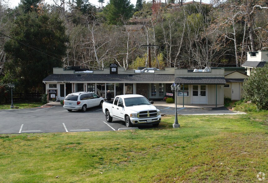 2809 S Mission Rd, Fallbrook, CA à louer - Photo de l’immeuble – Image 3 sur 10