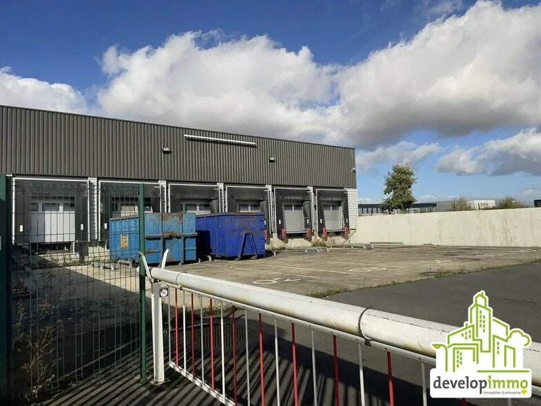 Local d'activités dans Verson à vendre - Photo de l’immeuble – Image 2 sur 12