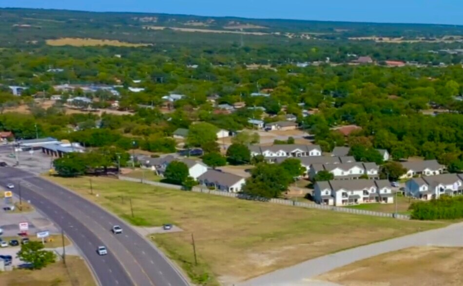 1104 E Polk St, Burnet, TX à vendre - Photo de l’immeuble – Image 3 sur 3