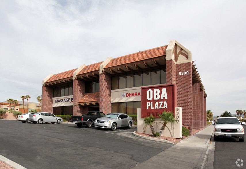 5310 W Sahara Ave, Las Vegas, NV à louer - Photo de l’immeuble – Image 2 sur 4