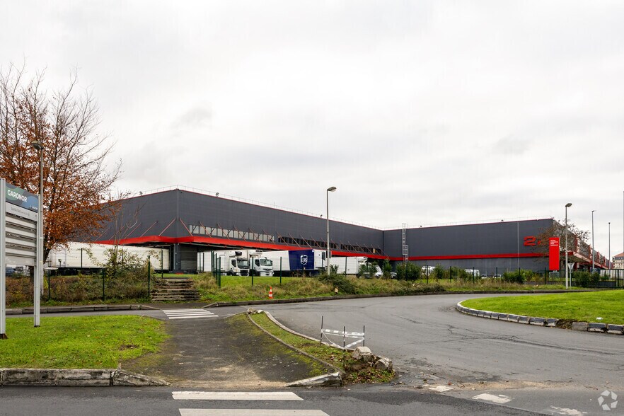 Bureau dans Le Blanc-Mesnil à louer - Photo principale – Image 1 sur 6