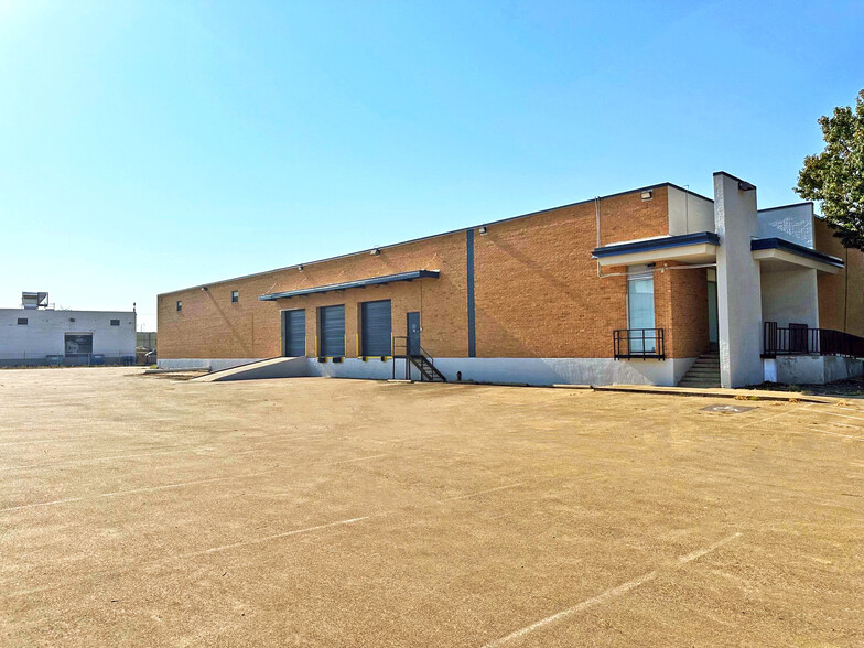 1262 Viceroy Dr, Dallas, TX à louer - Photo de l’immeuble – Image 2 sur 13