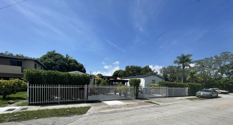 210 NE 110th St, Miami, FL à vendre - Photo de l’immeuble – Image 3 sur 33