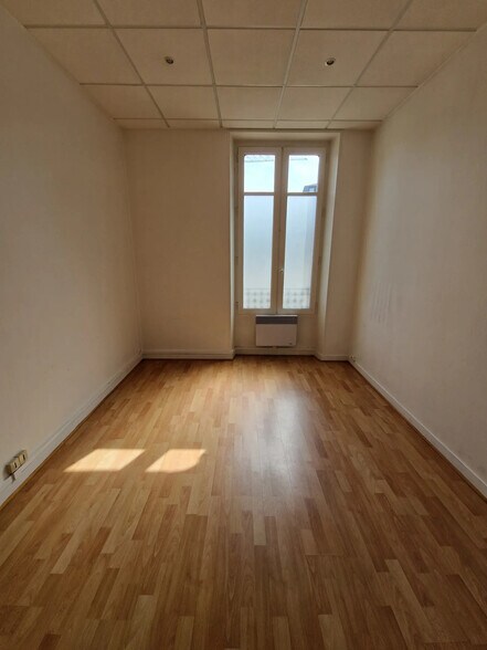 14 Place Des Epars, Chartres à louer - Photo de l’immeuble – Image 3 sur 10