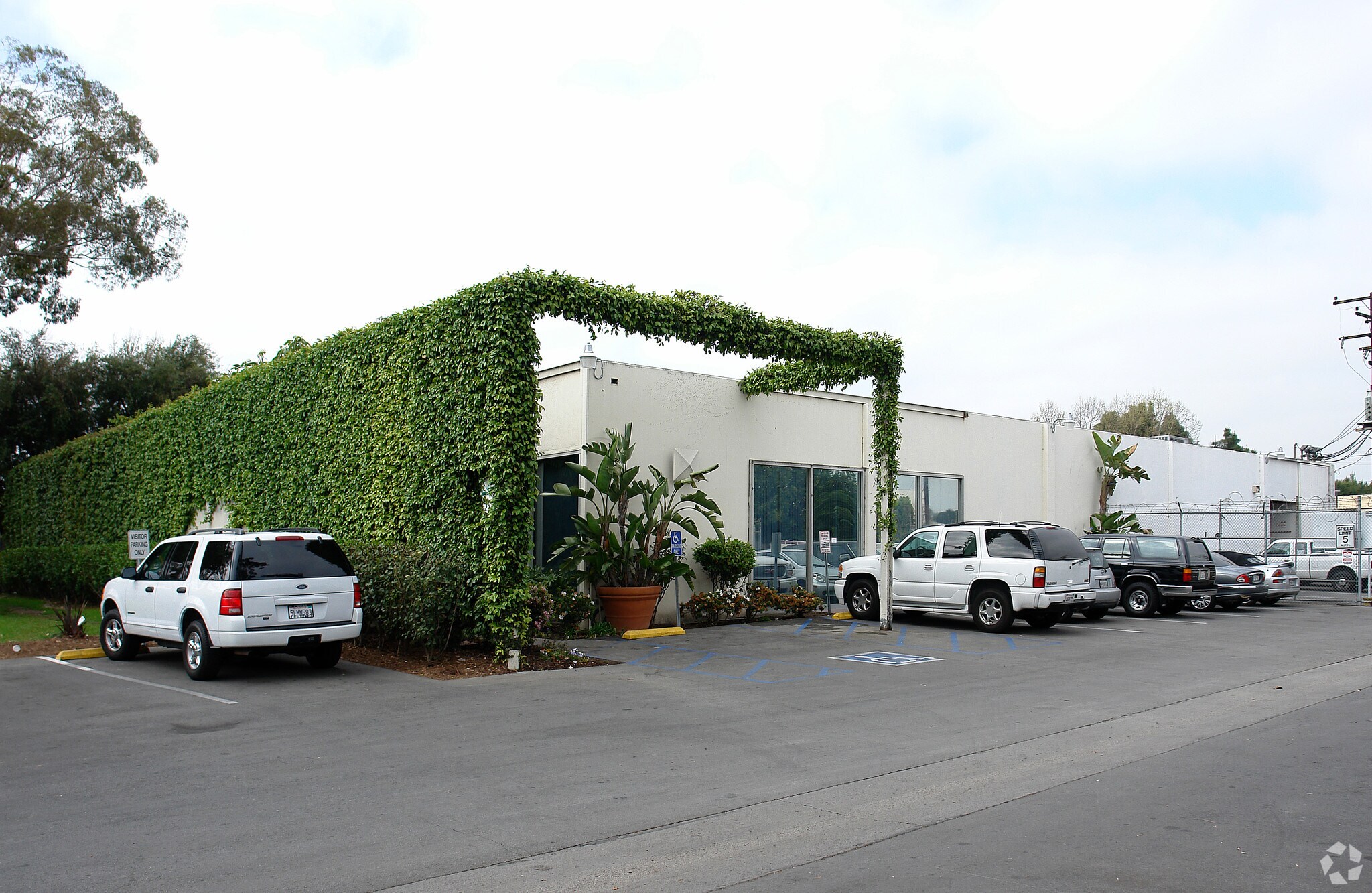 2200 S Fairview St, Santa Ana, CA à louer Photo principale– Image 1 sur 6
