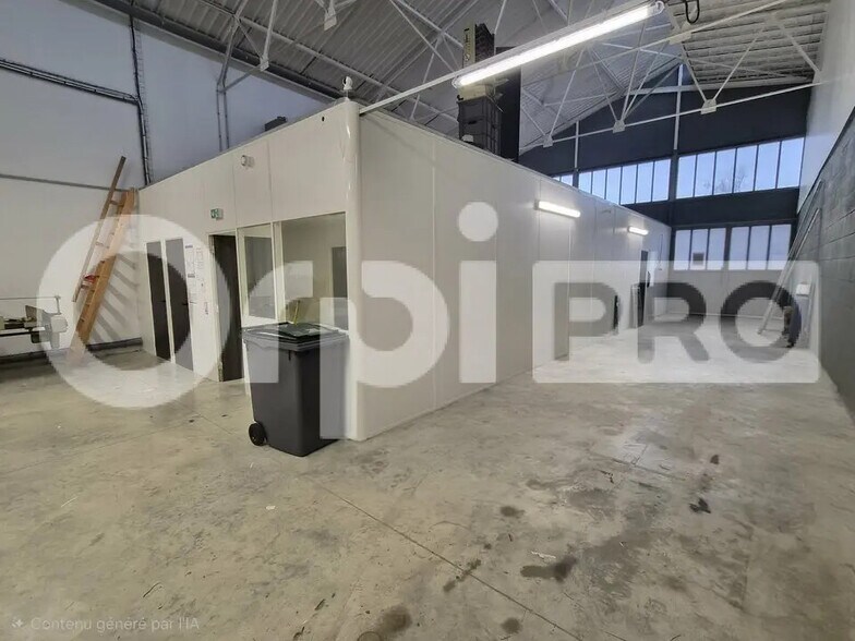 Local d’activités dans Reims à louer - Photo de l’immeuble – Image 3 sur 12