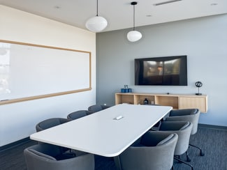 Plus de détails pour 3211 152 St, Surrey, BC - Coworking à louer
