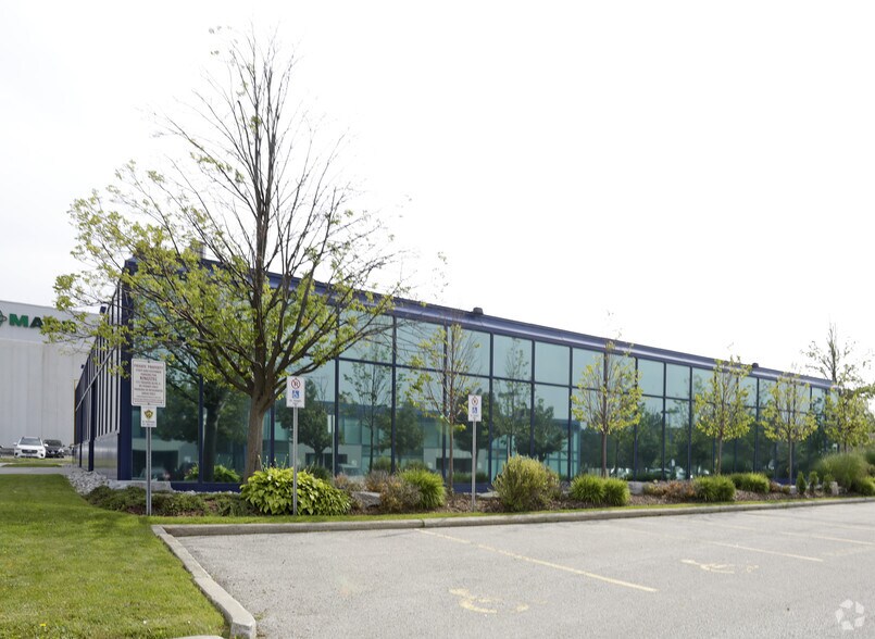 175 E Traders Blvd, Mississauga, ON à louer - Photo de l’immeuble – Image 3 sur 6