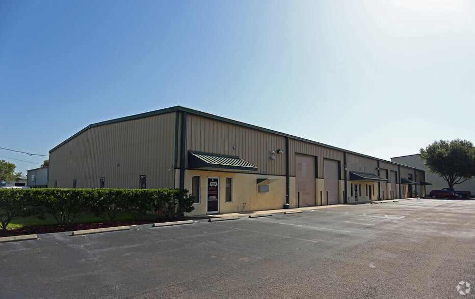 2446 Success Dr, Odessa, FL à louer - Photo de l’immeuble – Image 3 sur 8