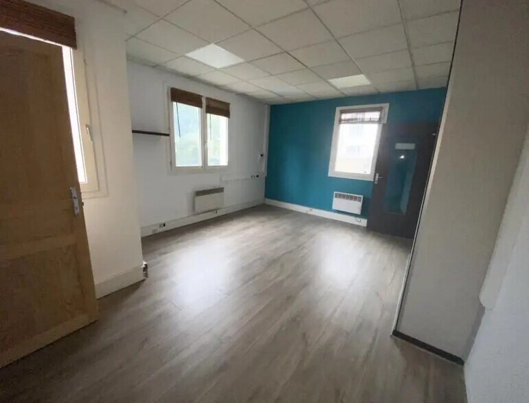 Bureau dans Eaubonne à louer - Photo de l’immeuble – Image 3 sur 5