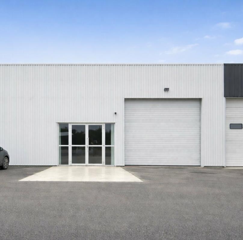 Industriel/Logistique dans SAINT-JEAN-DE-LINIÈRES à louer Photo de l’immeuble– Image 1 sur 4