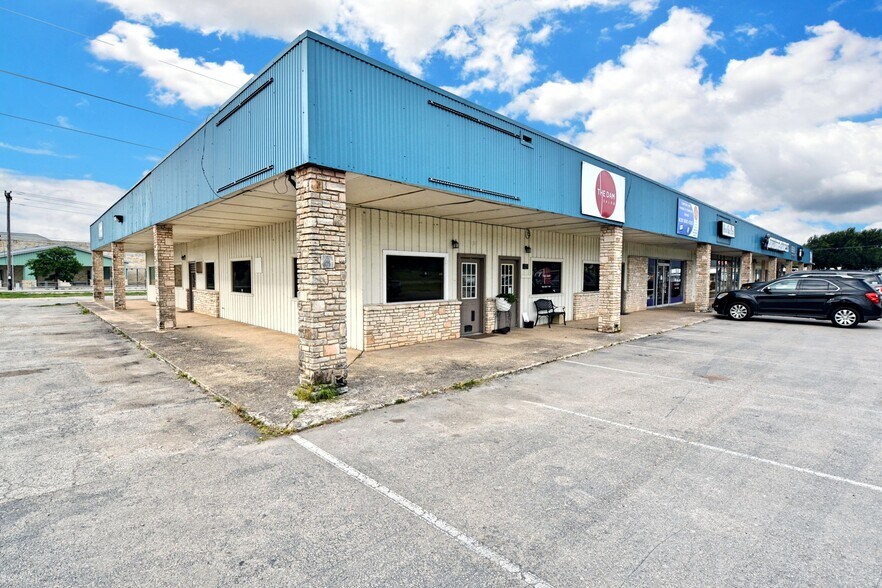 1175 FM 2673, Canyon Lake, TX à louer - Photo de l’immeuble – Image 3 sur 8