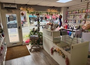 Shop 1, The Centre, Prospect House, The Broadway, Farnham Common à louer Photo intérieure– Image 2 sur 3