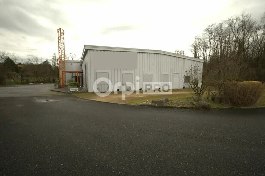 Local d’activités dans MARCILLY-D'AZERGUES à louer - Photo de l’immeuble – Image 1 sur 12