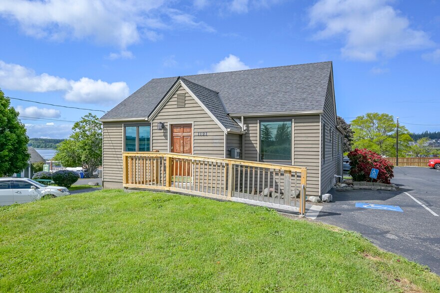1121 SE Dock St, Oak Harbor, WA à louer - Photo de l’immeuble – Image 3 sur 30