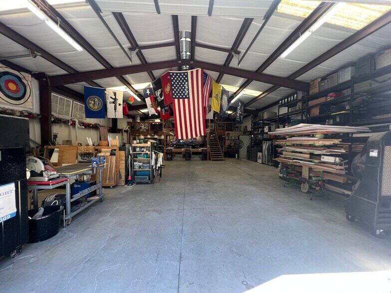 16721 Placerita Canyon Rd, Santa Clarita, CA à louer - Photo de l’immeuble – Image 3 sur 5