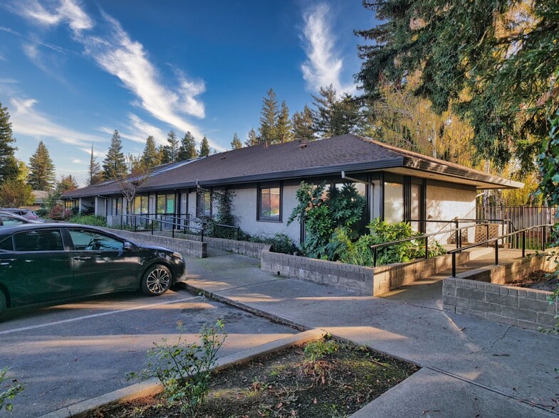 905 Secret River Dr, Sacramento, CA à vendre - Photo de l’immeuble – Image 1 sur 17