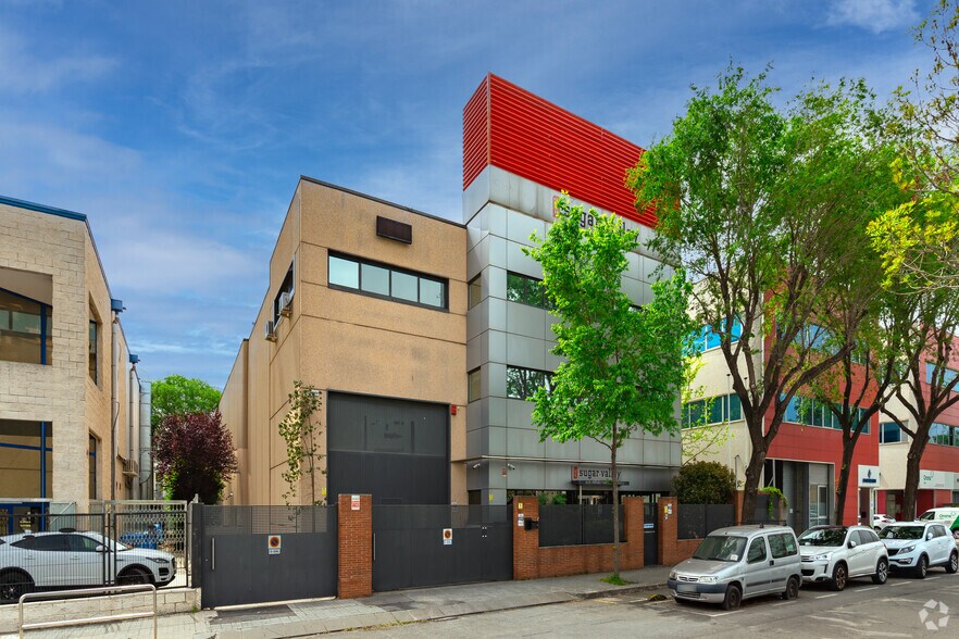 Industriel/Logistique dans L'Hospitalet de Llobregat, Barcelona à louer - Photo de l’immeuble – Image 1 sur 2