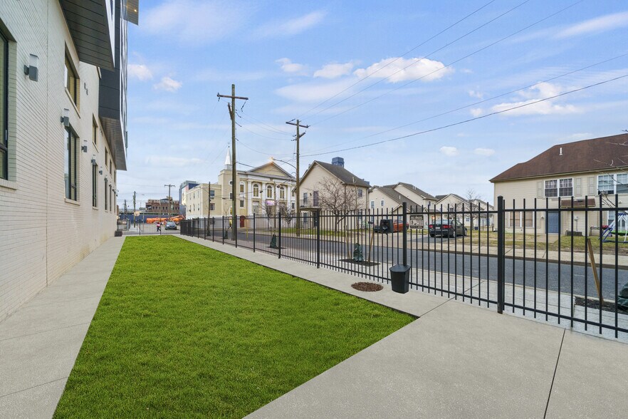 1000-1038 W Girard Ave, Philadelphia, PA à louer - Photo de l’immeuble – Image 3 sur 64
