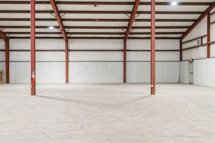 41 Elkay Dr, Chester, NY à louer - Photo de l’immeuble – Image 3 sur 17