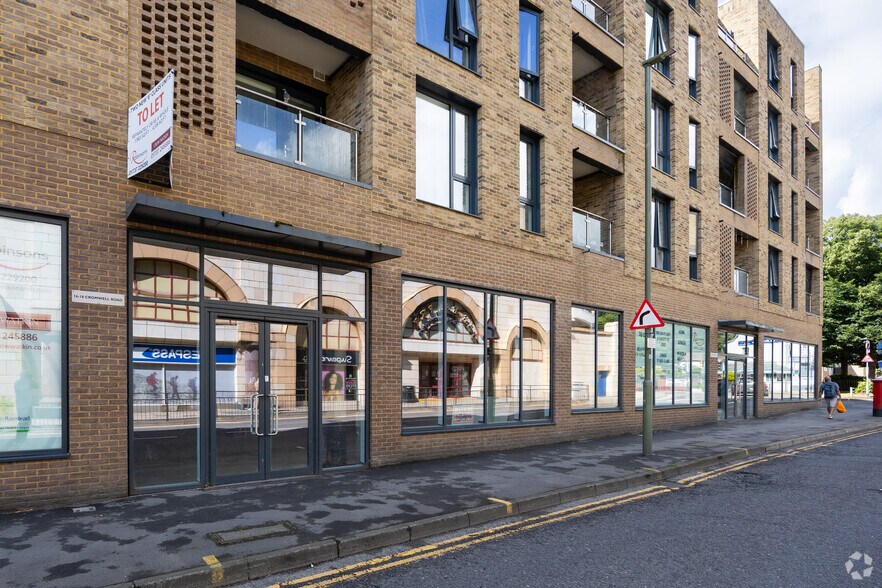 16-22 Cromwell Rd, Redhill à louer - Photo de l’immeuble – Image 3 sur 4