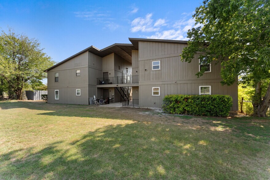 7300 Comanche Trl, Lake Worth, TX à vendre - Photo de l’immeuble – Image 3 sur 11