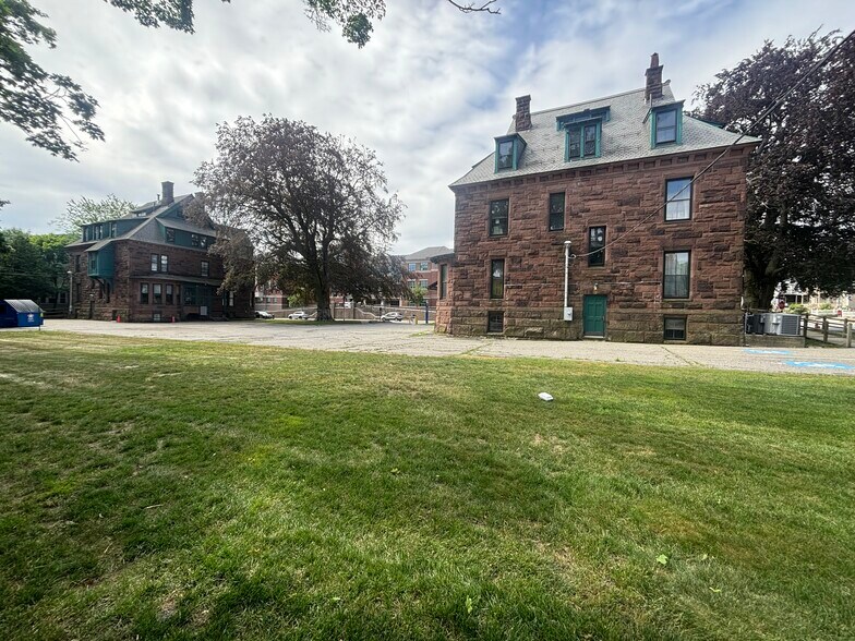 16 Claremont St, Worcester, MA à vendre - Photo de l’immeuble – Image 3 sur 9