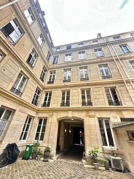Bureau dans Paris à louer - Photo de l’immeuble – Image 2 sur 8