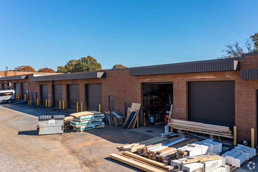 5865 Oakbrook Pky, Norcross, GA à louer - Photo de l’immeuble – Image 3 sur 5