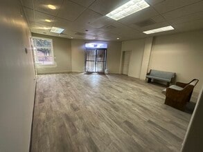 217 S Allyn Ave, Ontario, CA à louer Photo intérieure– Image 2 sur 16