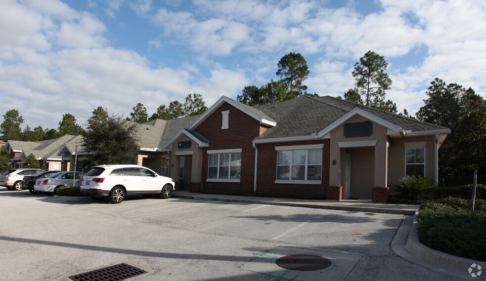 163 Hampton Point Dr, Saint Augustine, FL à louer - Photo de l’immeuble – Image 3 sur 8