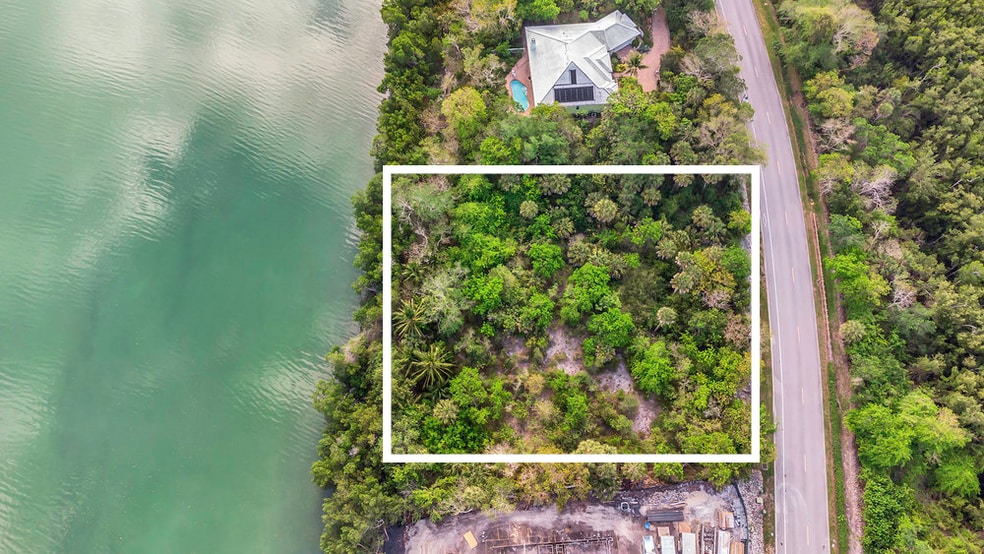 1181 Blue Hill Creek Dr, Marco Island, FL à vendre - Photo de l’immeuble – Image 2 sur 10