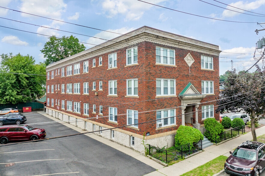 2 Crandall St, Binghamton, NY à vendre - Photo principale – Image 1 sur 38