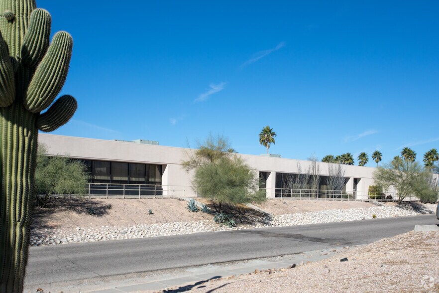 1921 W Hospital Dr, Tucson, AZ à louer - Photo de l’immeuble – Image 2 sur 5