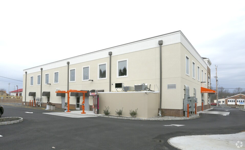 123 State Route 33, Manalapan Township, NJ à louer - Photo de l’immeuble – Image 3 sur 7