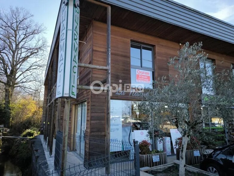 Local d’activités dans Brive-la-Gaillarde à louer - Photo de l’immeuble – Image 1 sur 10