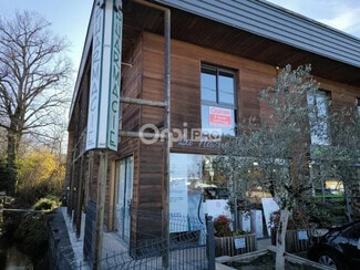 Plus de détails pour Local d'activités à louer