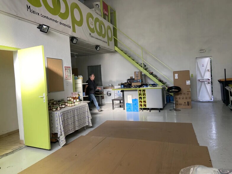 Local d’activités dans Aubagne à louer - Photo intérieure – Image 2 sur 10