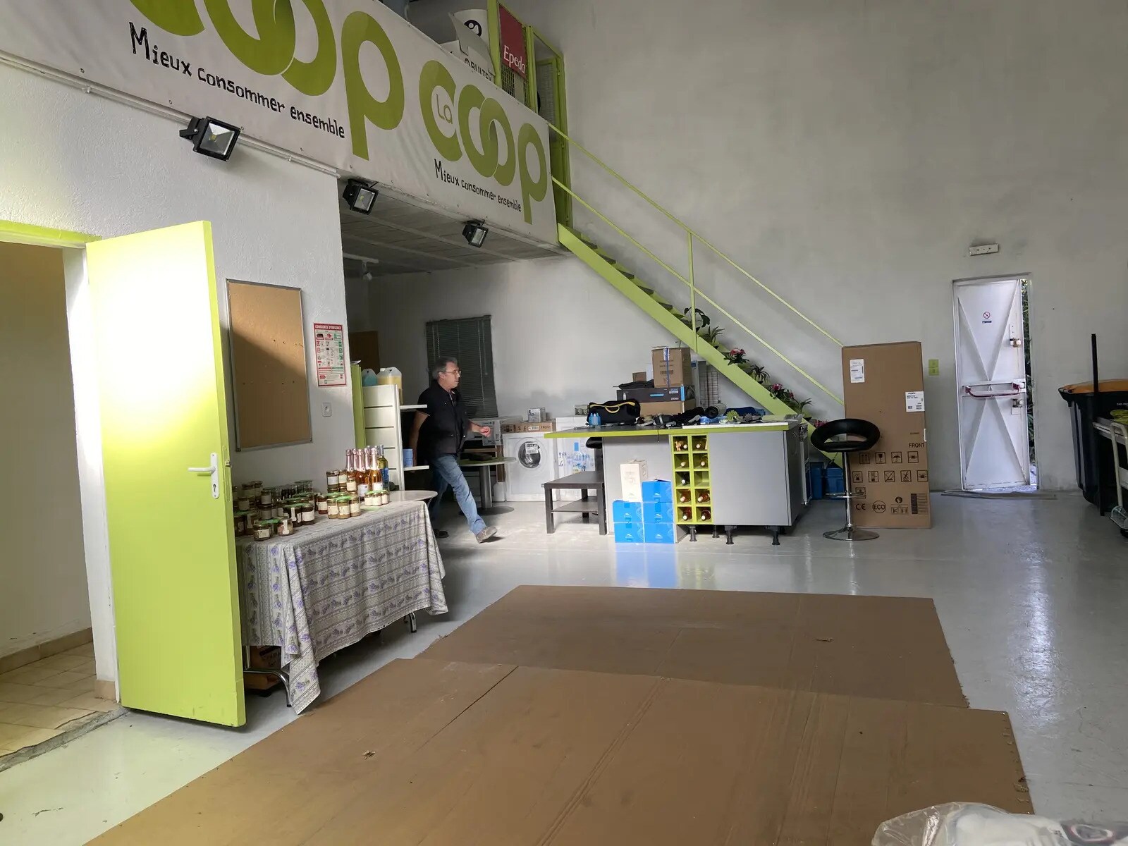 Local d’activités dans Aubagne à louer Photo intérieure– Image 1 sur 4