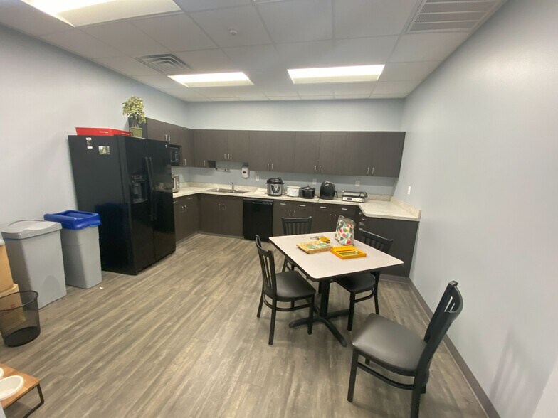 961 Michael Dr, Chesapeake, VA à louer - Photo de l’immeuble – Image 3 sur 20