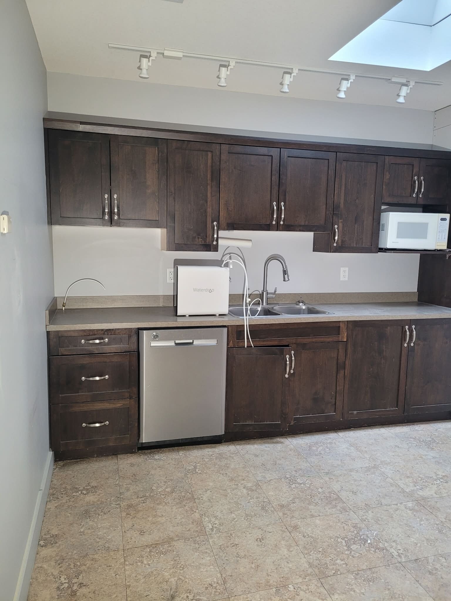 1455 Ellis St, Kelowna, BC à vendre Photo intérieure– Image 1 sur 4