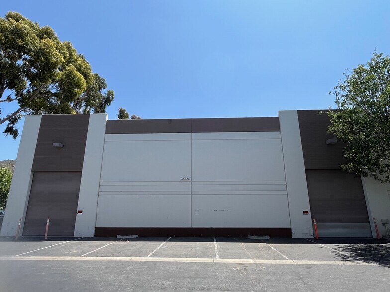 4525 Runway St, Simi Valley, CA à vendre - Photo de l’immeuble – Image 2 sur 6