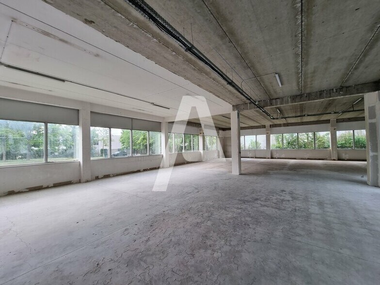 12 Avenue Des Tropiques, Les Ulis à louer - Photo de l’immeuble – Image 3 sur 7
