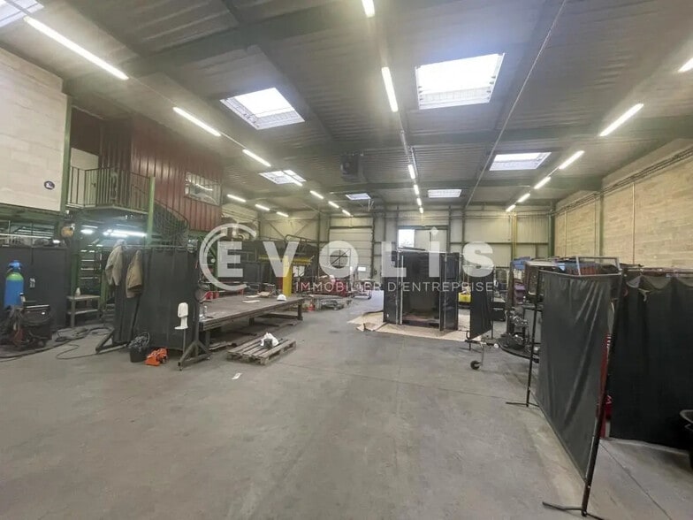 Local d’activités dans Saint-Thibault-des-Vignes à louer - Photo intérieure – Image 3 sur 8
