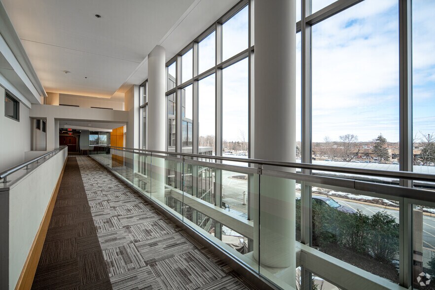2805 Campus Dr, Plymouth, MN à louer - Photo intérieure – Image 2 sur 6