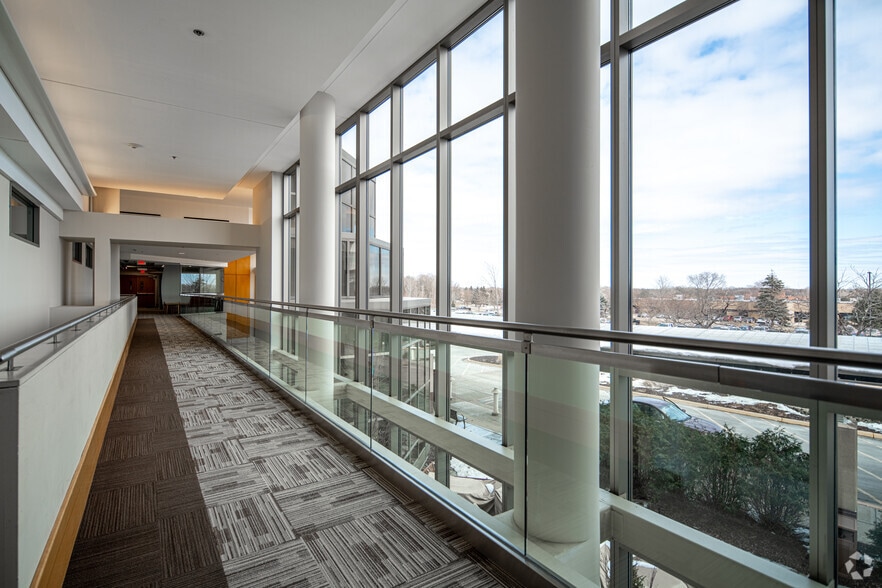 2805 Campus Dr, Plymouth, MN à louer - Photo intérieure – Image 2 sur 6