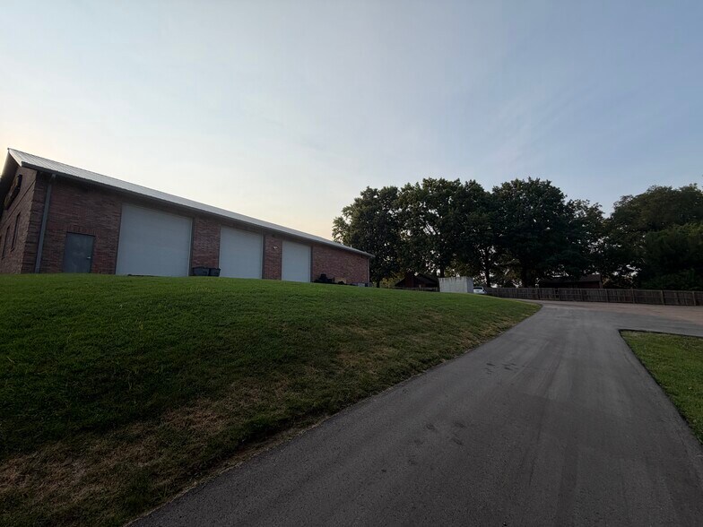 15505 E US Highway 24, Independence, MO à vendre - Photo de l’immeuble – Image 2 sur 21