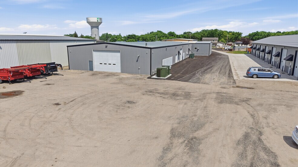 320 8th St W, West Fargo, ND à louer - Photo de l’immeuble – Image 1 sur 6
